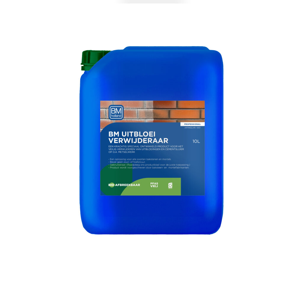 Een blauwe verpakking van 10 liter BM Uitbloei Verwijderaar, een professioneel middel tegen uitbloeiingen op bakstenen. Op het etiket staan gebruiksaanwijzingen en afbeeldingen van zowel schone als bevlekte bakstenen.